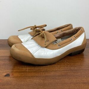 UGG Australia Women’s Ashdale Boat Shoes Loafers Tan White Leather Size 9.5